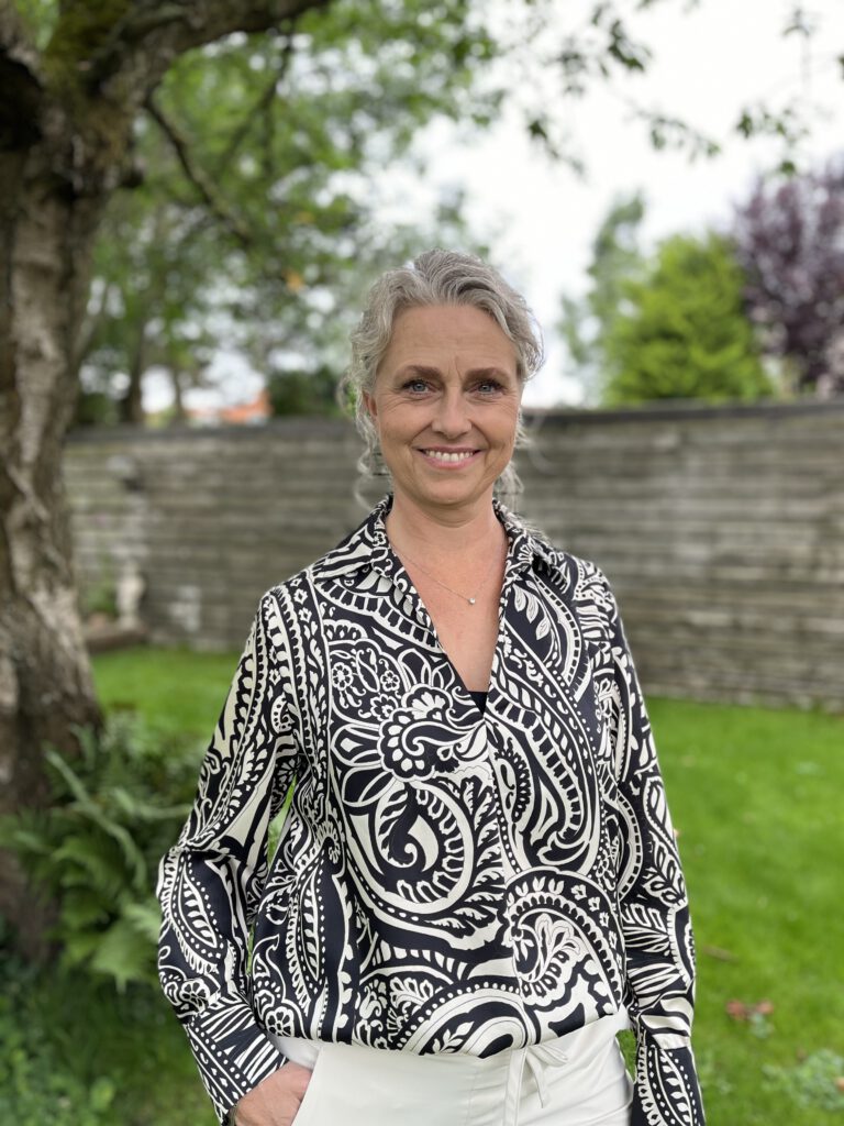 Haarlem, Heemstede, Hoofddorp, Zandvoort en meer: Aalsmeer, Aerdenhout, Amstelveen, Badhoevedorp, Bentveld, Beverwijk, Bloemendaal, Boesingheliede, Cruquius, Driehuis Halfweg, Hillegom, Katwijk aan Zee, Leiden, Lisse, Lisserbroek, Nieuw-Vennep, Noordwijk, Noordwijkerhout, Rijnsburg, Oegstgeest, Santpoort-Noord, Santpoort-Zuid, Sassenheim, Spaarndam, Uithoorn, Velsen, Velsen-Noord, Velserbroek, Vijfhuizen, IJmuiden, Zwanenburg, Alkmaar, Almere, Amsterdam, Delft, Den Haag, Haarlem, Hilversum, Hoorn, Leiden, Purmerend, Rotterdam, Schagen, Utrecht, Zaandam